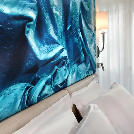 La Haussmann Hotel 4*